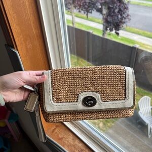 y2k Coach Woven Straw turnlock Wristlet Clutch in Beige and Natural